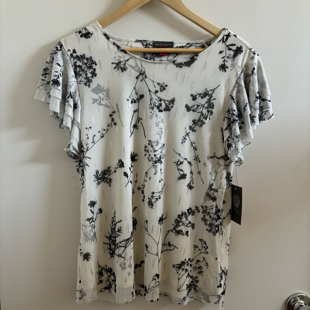 NWT Vince Camuto Black and White Floral Top